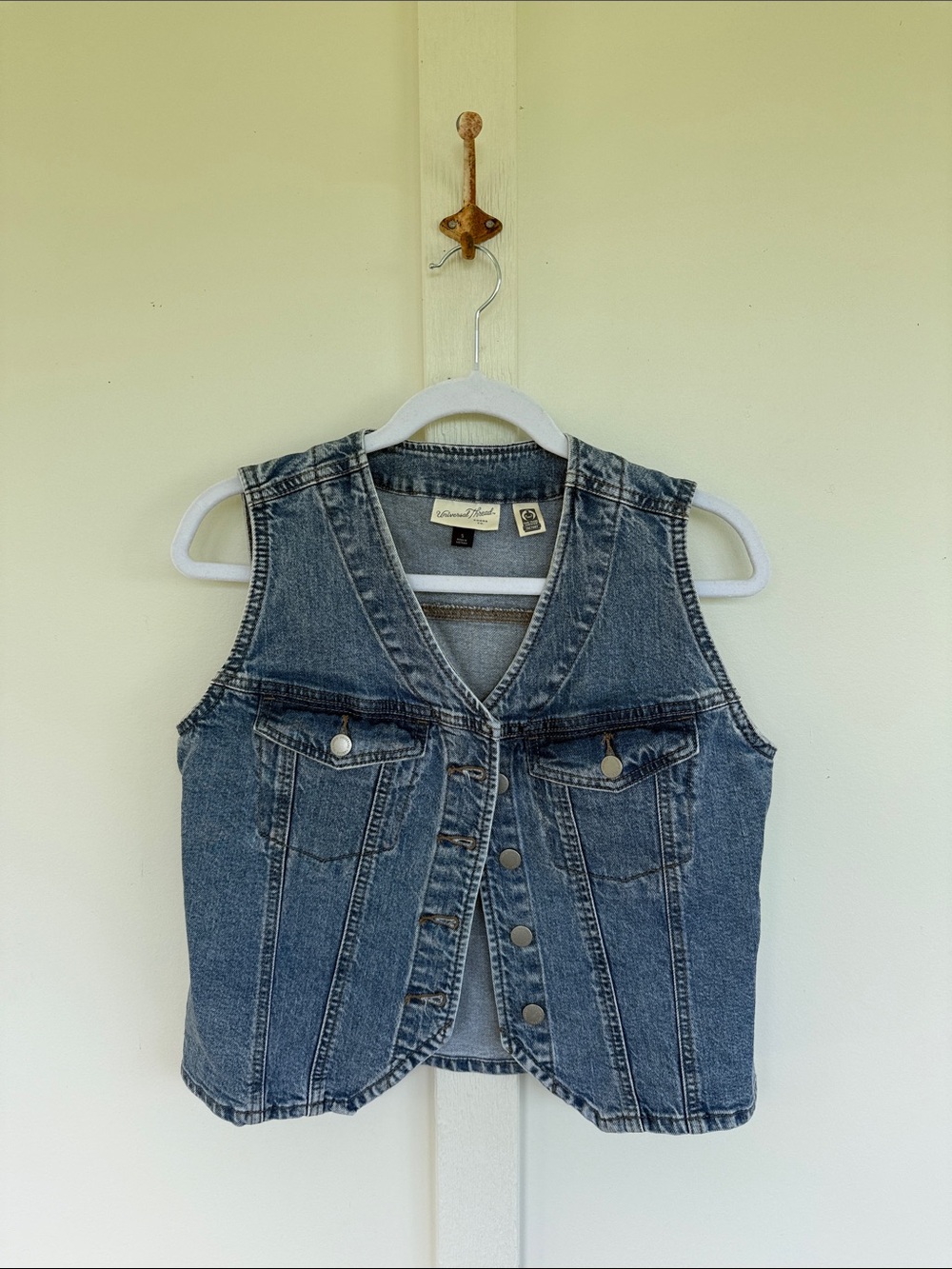 Universal thread jean vest